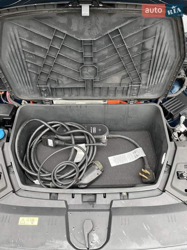 Внедорожник / Кроссовер Audi e-tron 2019 в Львове