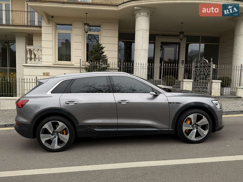 Внедорожник / Кроссовер Audi e-tron 2019 в Киеве