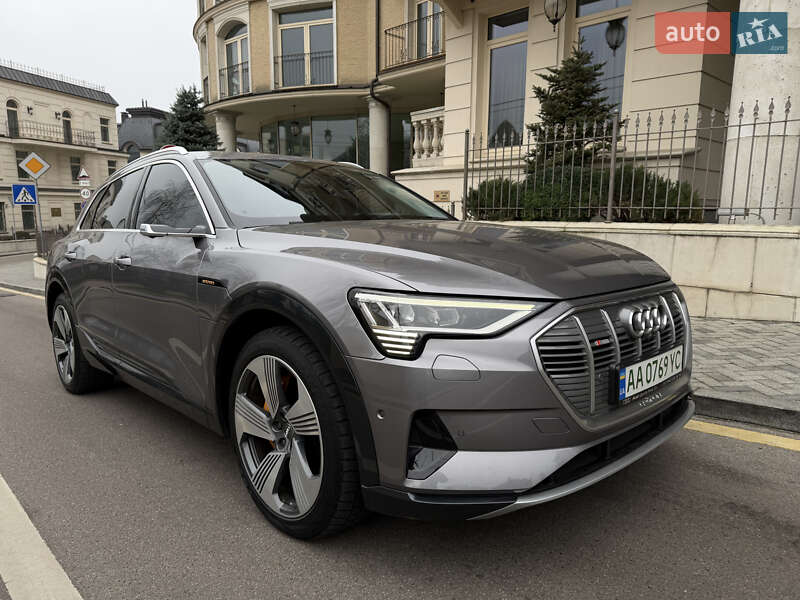 Внедорожник / Кроссовер Audi e-tron 2019 в Киеве