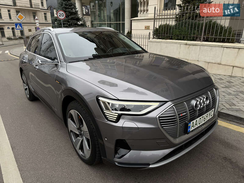 Внедорожник / Кроссовер Audi e-tron 2019 в Киеве
