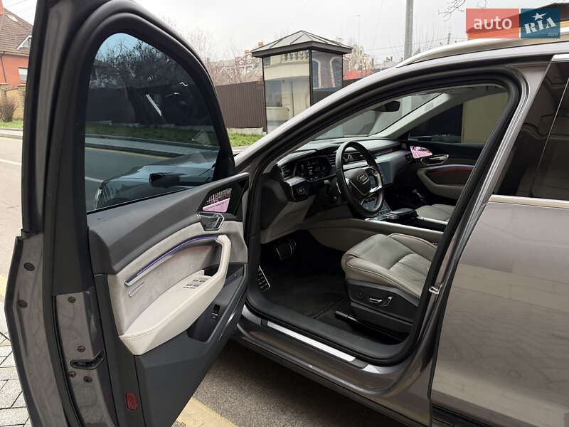 Внедорожник / Кроссовер Audi e-tron 2019 в Киеве