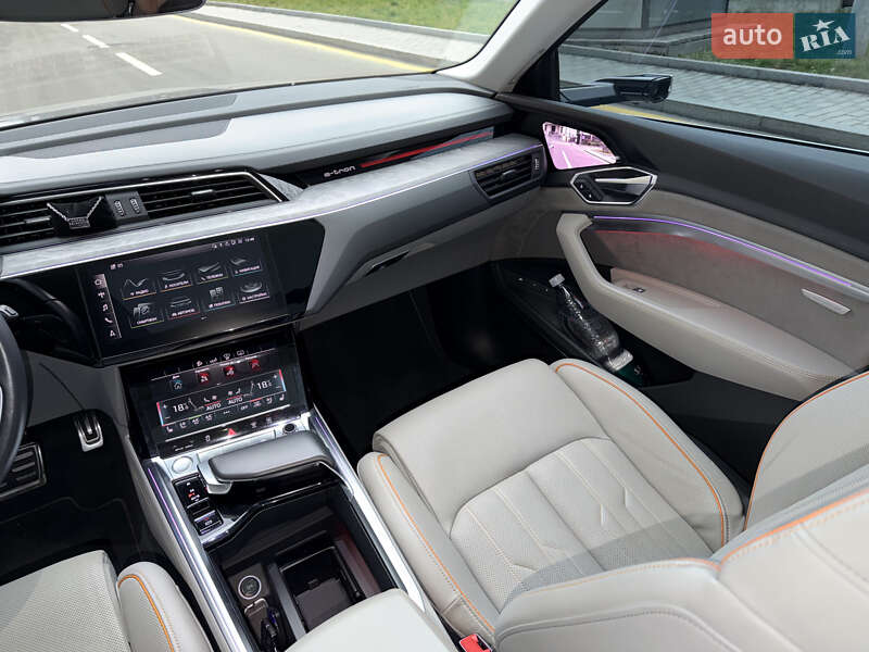 Внедорожник / Кроссовер Audi e-tron 2019 в Киеве