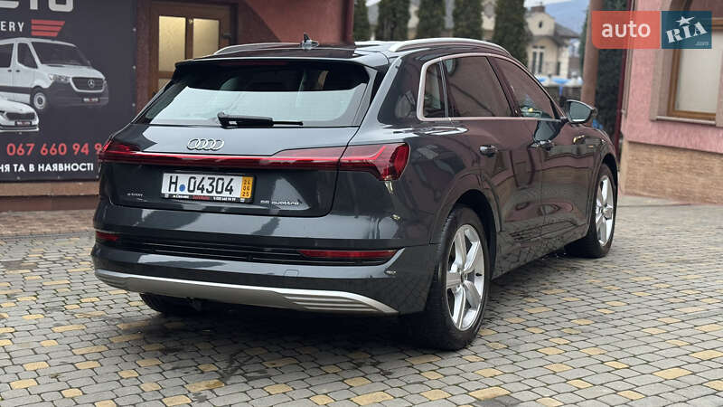 Внедорожник / Кроссовер Audi e-tron 2021 в Сваляве