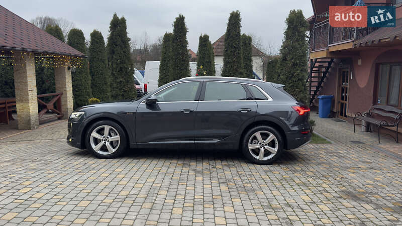 Внедорожник / Кроссовер Audi e-tron 2021 в Сваляве