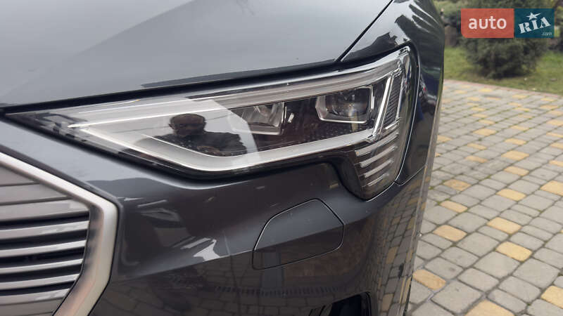 Внедорожник / Кроссовер Audi e-tron 2021 в Сваляве