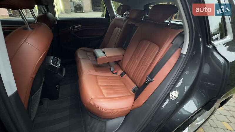 Внедорожник / Кроссовер Audi e-tron 2021 в Сваляве