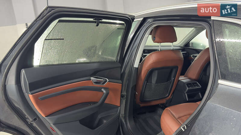 Внедорожник / Кроссовер Audi e-tron 2021 в Сваляве