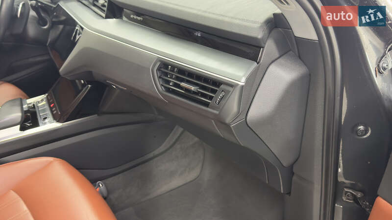 Внедорожник / Кроссовер Audi e-tron 2021 в Сваляве