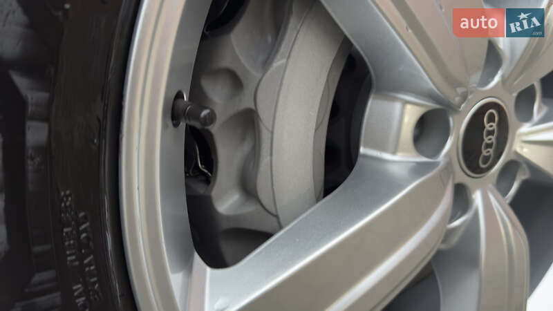 Внедорожник / Кроссовер Audi e-tron 2021 в Сваляве