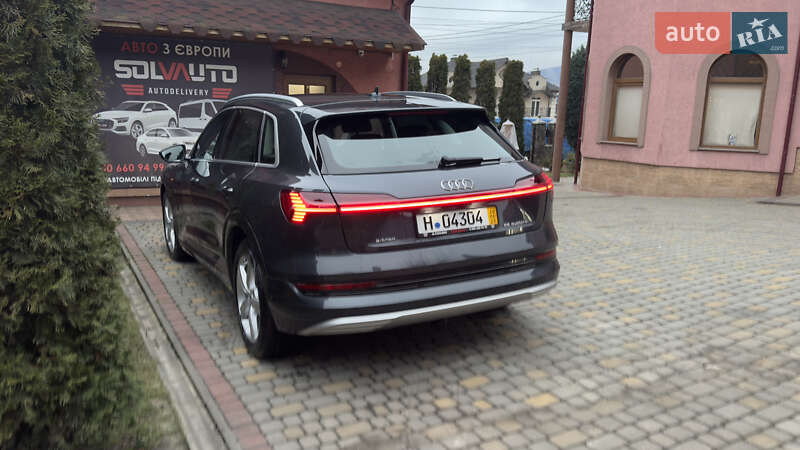 Внедорожник / Кроссовер Audi e-tron 2021 в Сваляве