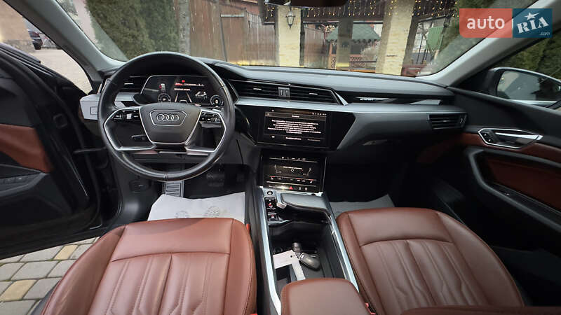 Внедорожник / Кроссовер Audi e-tron 2021 в Сваляве