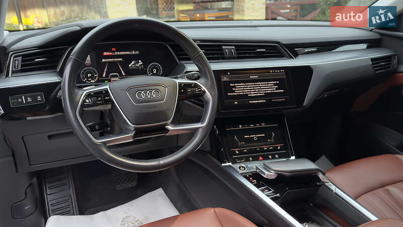 Внедорожник / Кроссовер Audi e-tron 2021 в Сваляве