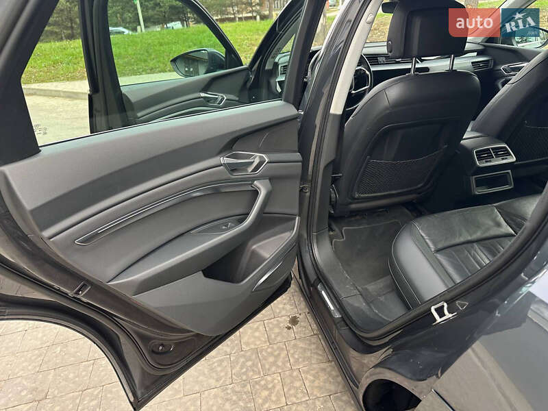 Позашляховик / Кросовер Audi e-tron 2021 в Львові фото 16 Позашляховик / Кросовер Audi e-tron 2021 в Львові