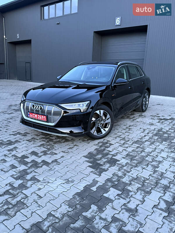 Внедорожник / Кроссовер Audi e-tron 2022 в Иршаве