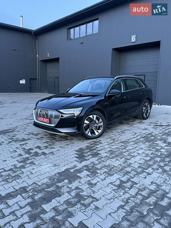 Внедорожник / Кроссовер Audi e-tron 2022 в Иршаве