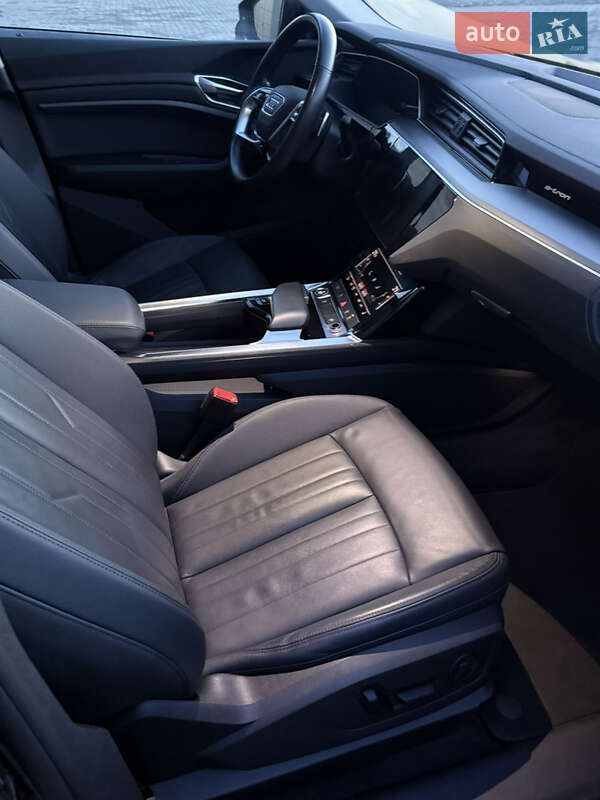 Внедорожник / Кроссовер Audi e-tron 2022 в Иршаве