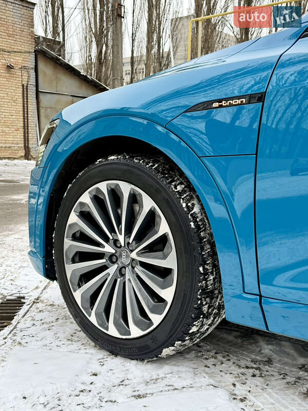 Внедорожник / Кроссовер Audi e-tron 2019 в Киеве