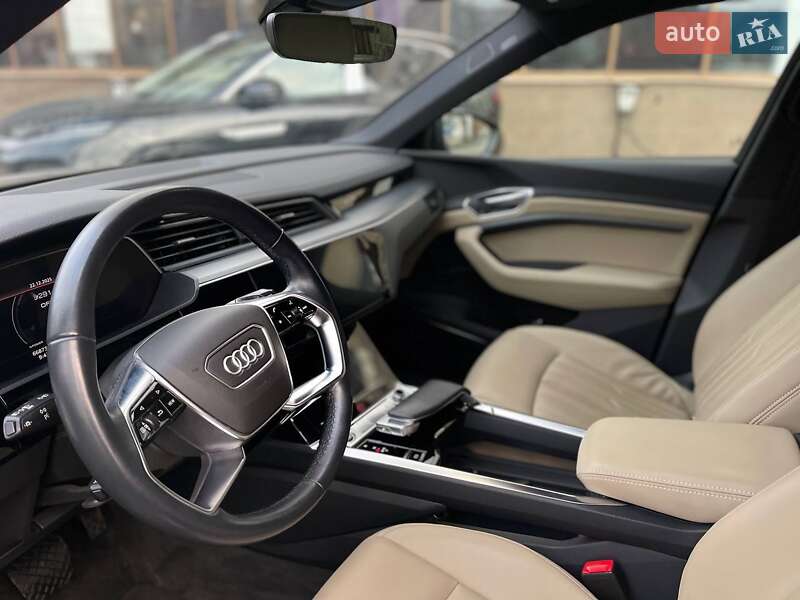 Позашляховик / Кросовер Audi e-tron 2021 в Києві