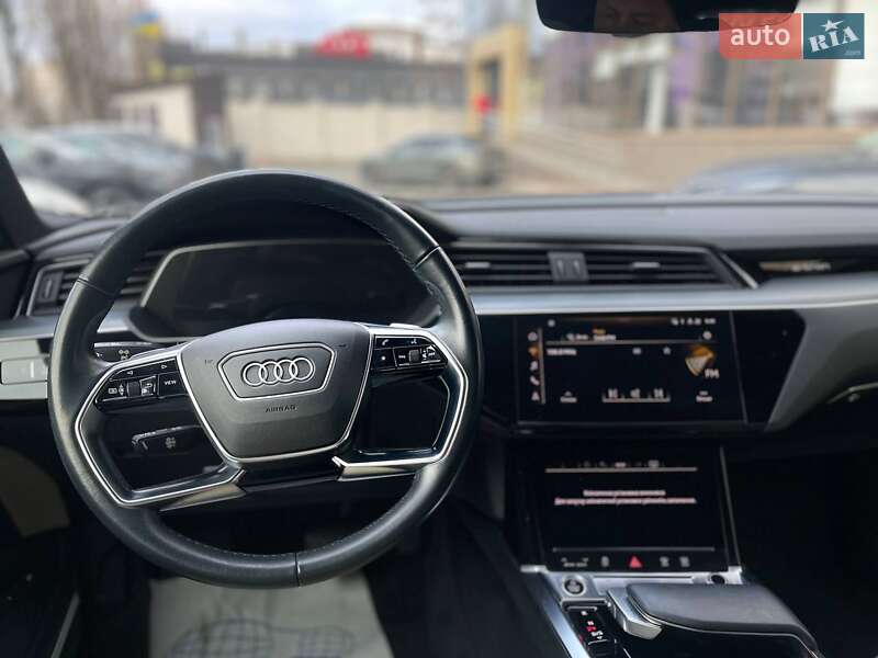 Позашляховик / Кросовер Audi e-tron 2021 в Києві