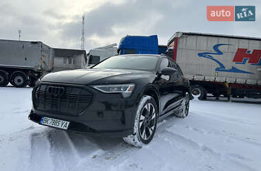 Внедорожник / Кроссовер Audi e-tron 2022 в Сарнах