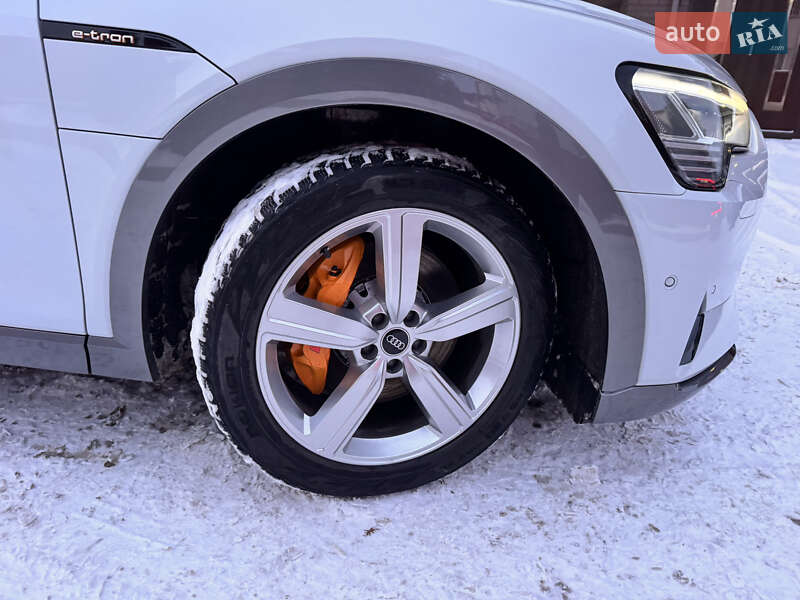 Позашляховик / Кросовер Audi e-tron 2022 в Хмельницькому фото 16 Позашляховик / Кросовер Audi e-tron 2022 в Хмельницькому