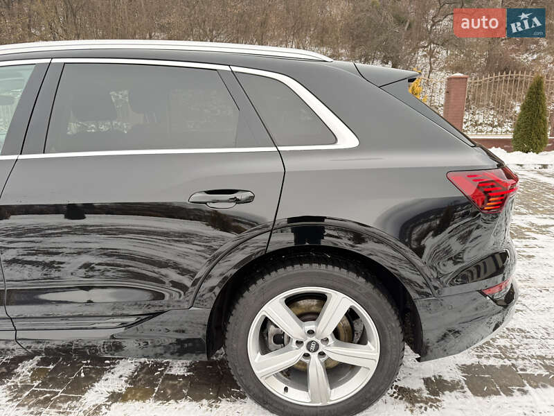 Внедорожник / Кроссовер Audi e-tron 2020 в Сваляве фото 12 Внедорожник / Кроссовер Audi e-tron 2020 в Сваляве