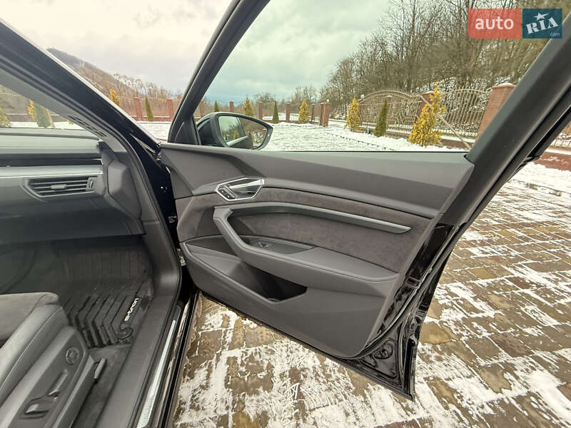 Внедорожник / Кроссовер Audi e-tron 2020 в Сваляве фото 37 Внедорожник / Кроссовер Audi e-tron 2020 в Сваляве