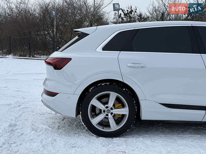 Внедорожник / Кроссовер Audi e-tron 2021 в Ровно