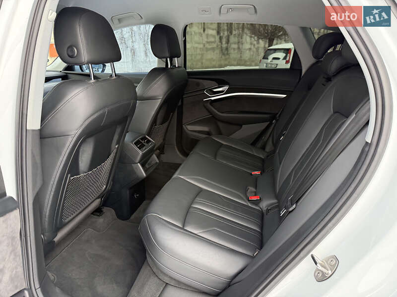 Внедорожник / Кроссовер Audi e-tron 2021 в Ровно