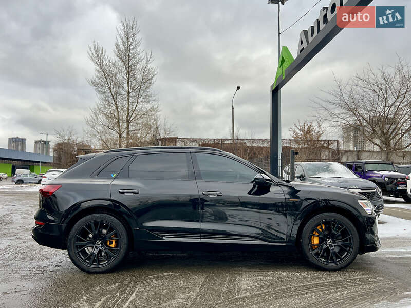 Внедорожник / Кроссовер Audi e-tron 2022 в Киеве