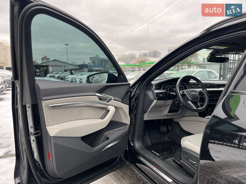 Внедорожник / Кроссовер Audi e-tron 2022 в Киеве