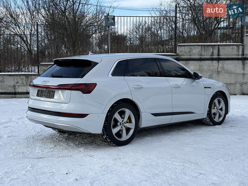 Внедорожник / Кроссовер Audi e-tron 2021 в Ровно