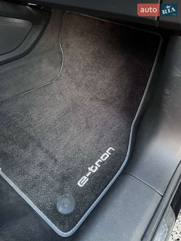 Внедорожник / Кроссовер Audi e-tron 2020 в Ужгороде