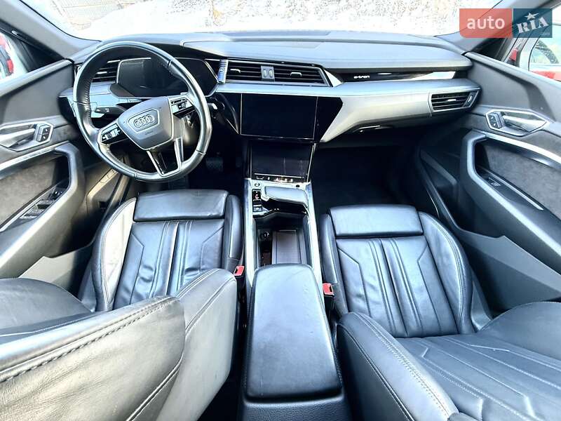 Позашляховик / Кросовер Audi e-tron 2020 в Турці