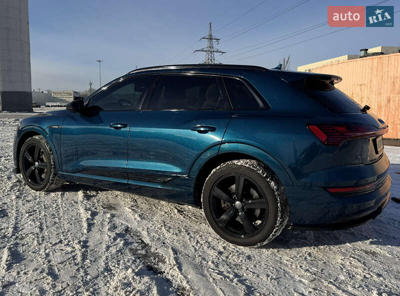Позашляховик / Кросовер Audi e-tron 2019 в Києві фото 6 Позашляховик / Кросовер Audi e-tron 2019 в Києві