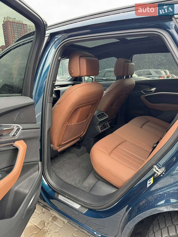 Позашляховик / Кросовер Audi e-tron 2019 в Києві фото 23 Позашляховик / Кросовер Audi e-tron 2019 в Києві