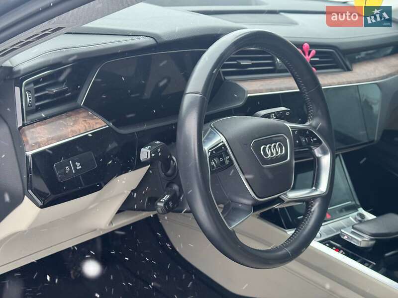 Внедорожник / Кроссовер Audi e-tron 2019 в Киеве