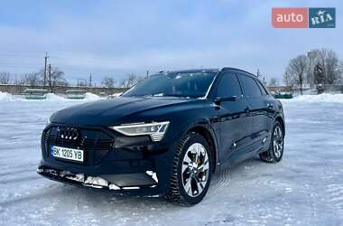 Позашляховик / Кросовер Audi e-tron 2022 в Рівному