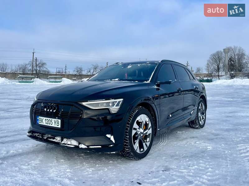 Внедорожник / Кроссовер Audi e-tron 2022 в Ровно