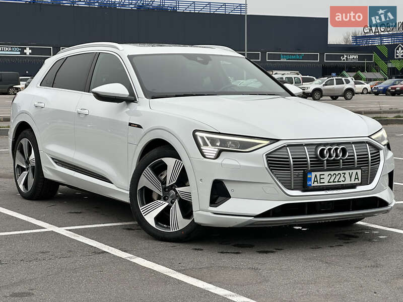 2019 Audi E-Tron, VIN WAUZZZGE2KB011895:plate — фото 1 (autoria)