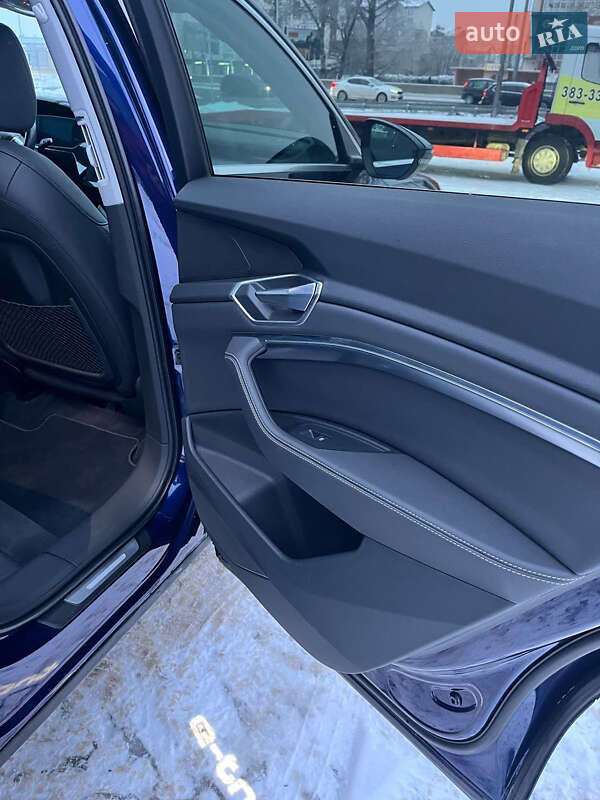 Внедорожник / Кроссовер Audi e-tron 2022 в Киеве фото 16 Внедорожник / Кроссовер Audi e-tron 2022 в Киеве