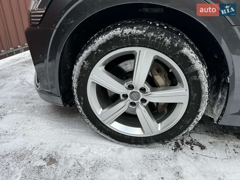 Внедорожник / Кроссовер Audi e-tron 2020 в Киеве