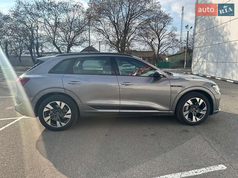 Позашляховик / Кросовер Audi e-tron 2020 в Ірпені