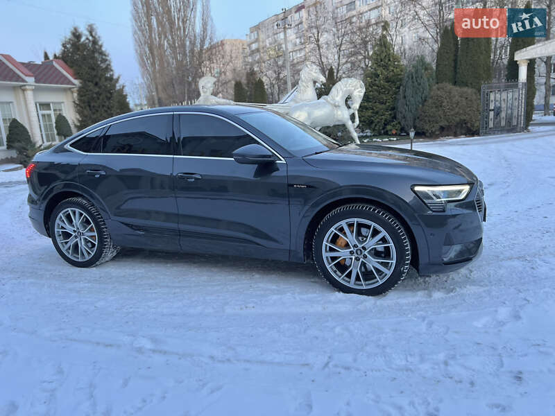 Позашляховик / Кросовер Audi e-tron 2022 в Хмельницькому