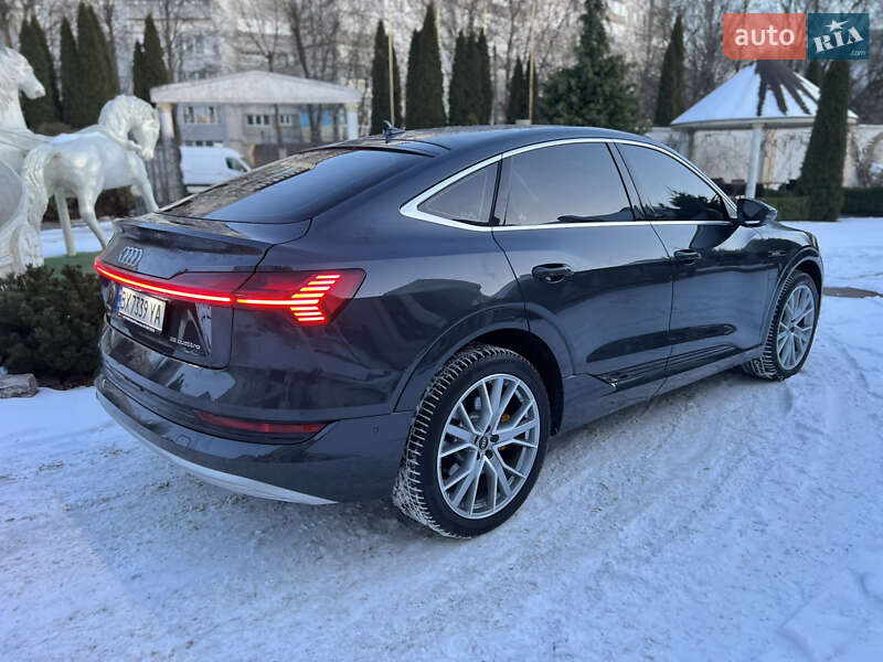Позашляховик / Кросовер Audi e-tron 2022 в Хмельницькому