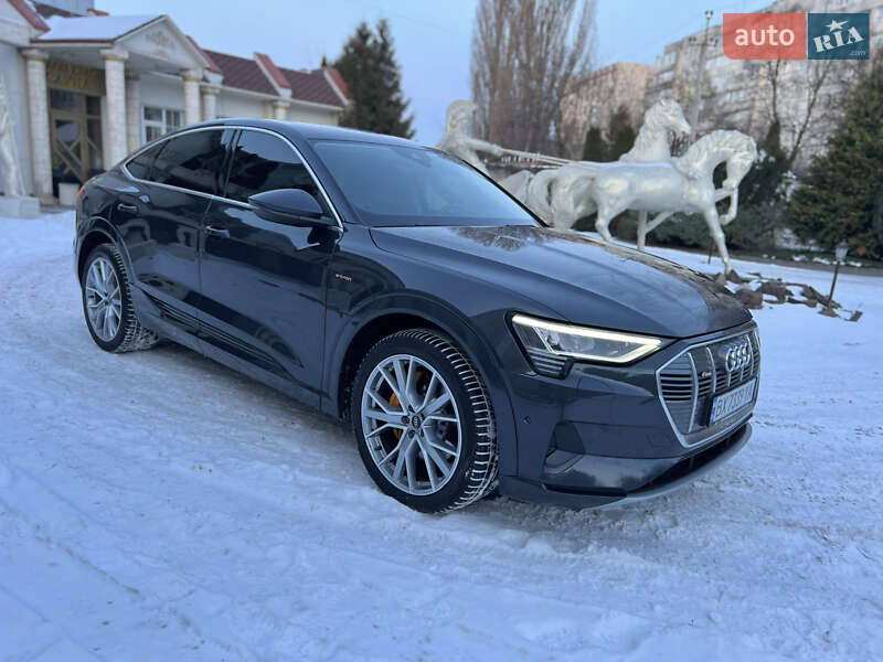 Позашляховик / Кросовер Audi e-tron 2022 в Хмельницькому