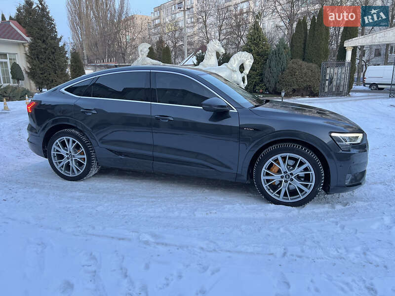 Позашляховик / Кросовер Audi e-tron 2022 в Хмельницькому