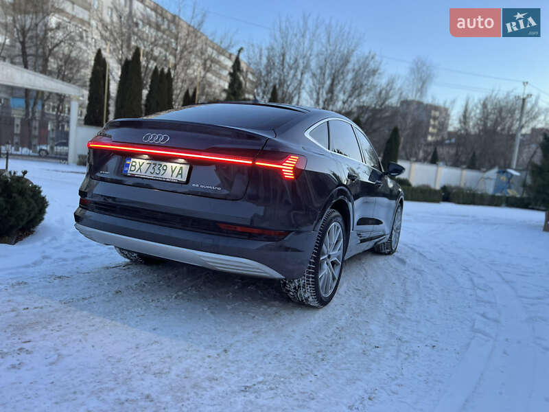 Позашляховик / Кросовер Audi e-tron 2022 в Хмельницькому