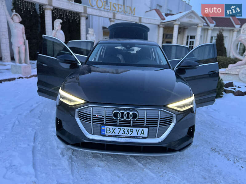 Позашляховик / Кросовер Audi e-tron 2022 в Хмельницькому