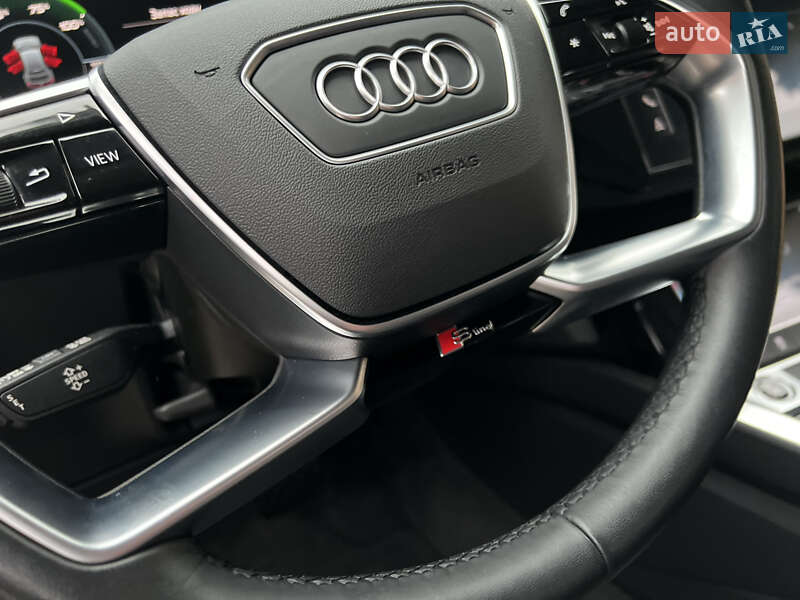 Позашляховик / Кросовер Audi e-tron 2022 в Хмельницькому